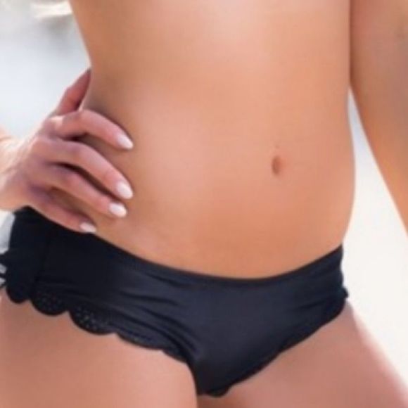 Scalloped Bikini - Picture 8 of 8